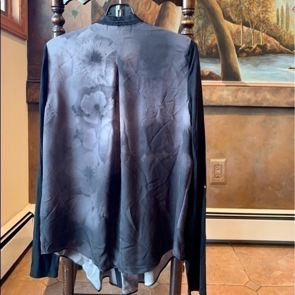 ✨🌹Eli’s Tahari Silk Muted Ombré Gray Black Floral  Blouse /Jacket✨M🌹 - Picture 2 of 6